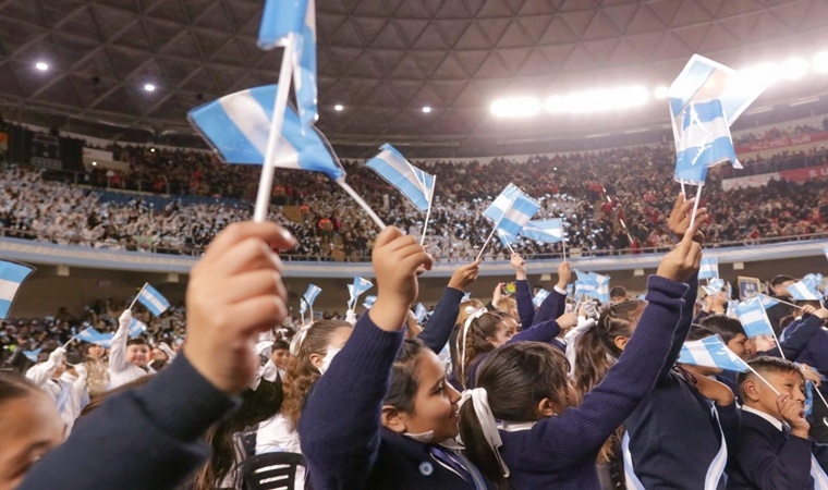 Prometieron lealtad a la bandera más de 7.000 estudiantes
