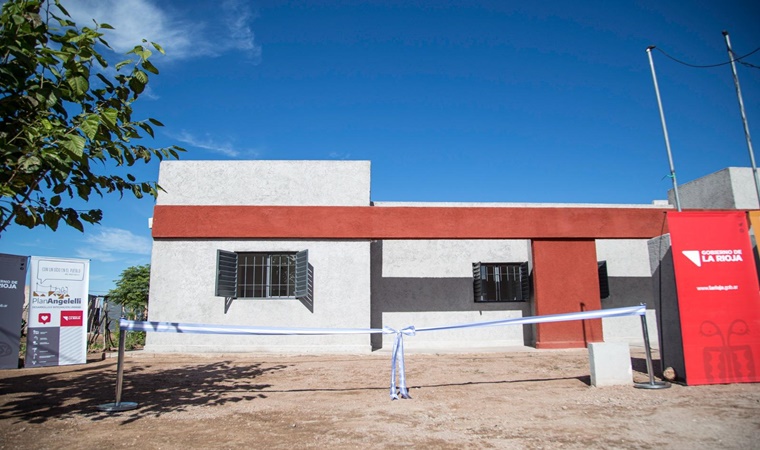 Entregaron viviendas enbarrio Santa Bárbara