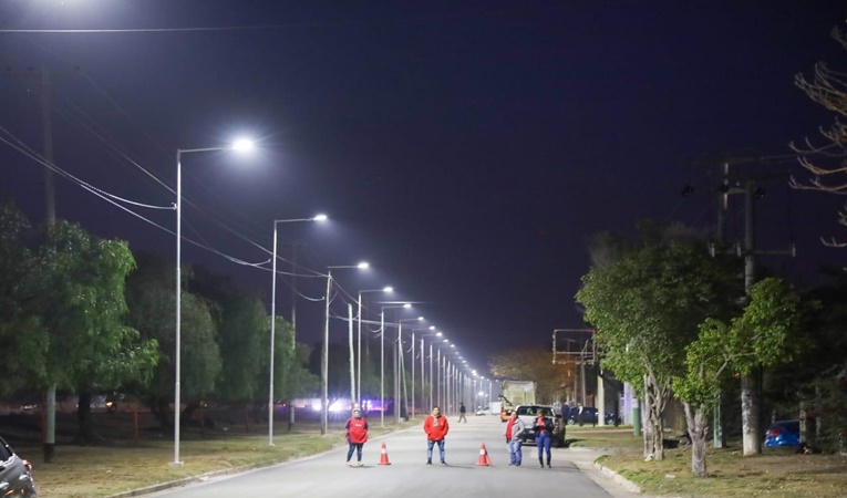 Inauguraron alumbrado público y asfaltado de calles internas en el Parque Industrial