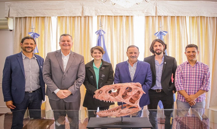 Científicos del CRILAR presentaron fósiles al gobernador