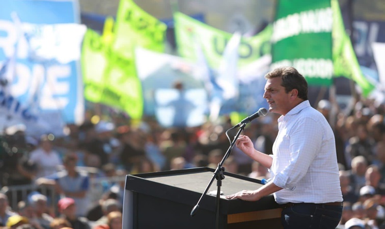 Massa: «Vamos a defender nuestra Patria con uñas y dientes»
