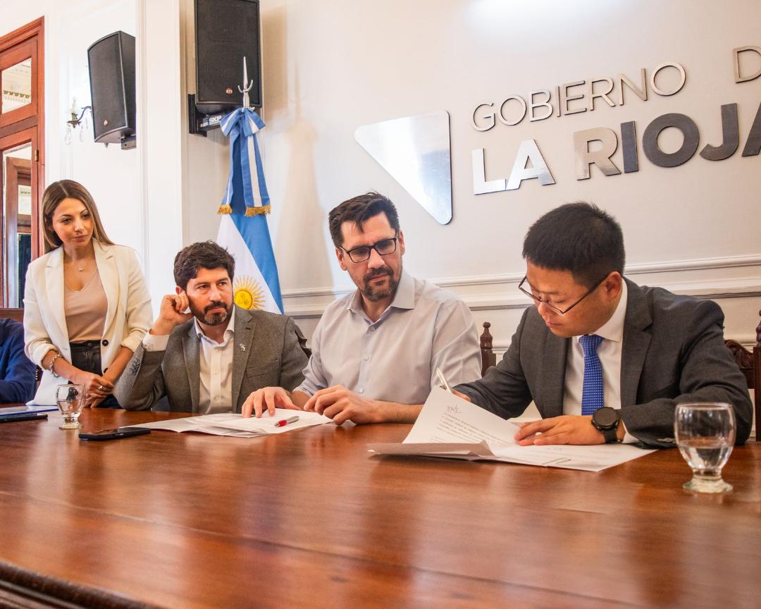 Acuerdo del Gobierno provincial con la empresa Huawei posibilita becas y pasantías