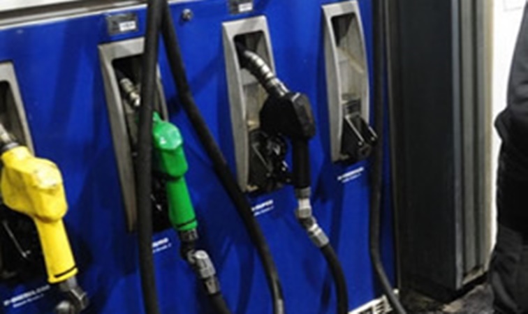 Desde el lunes comenzará a normalizarse el expendio de combustible