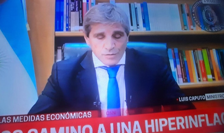 Caputo anunció receta conocida de medidas que en la práctica pulverizará el salario