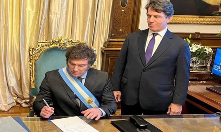 Desde la mañana de éste viernes está en vigencia el DNU  “Bases para la reconstrucción de la Economía argentina”