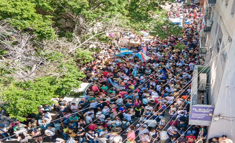 Una multitud marchó en La Rioja contra el gobierno nacional