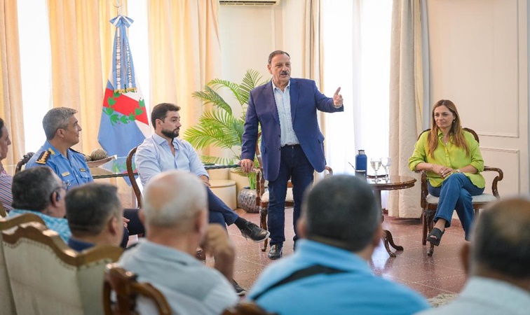 Representantes de fuerzas de seguridad dialogaron con el gobernador sobre salarios