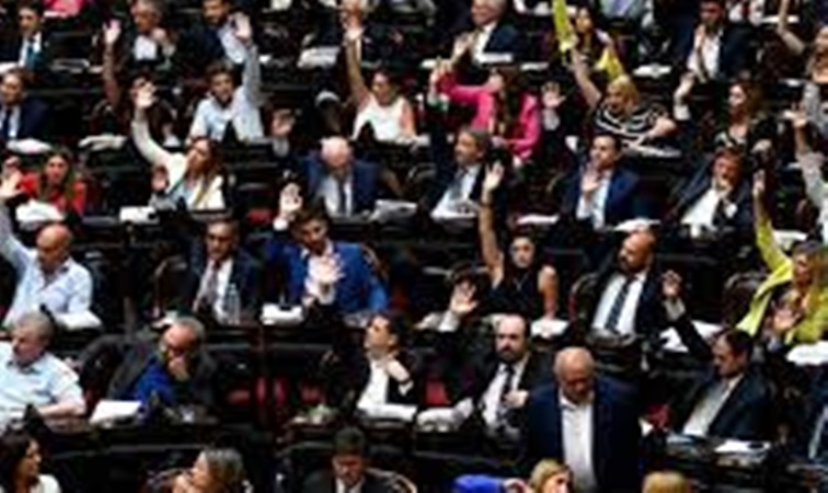 Fuerte traspié del Gobierno: La Ley Ómnibus vuelve a plenario de comisiones