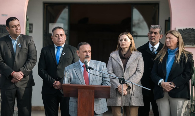 Quintela presidió los actos conmemorativos del 9 de Julio