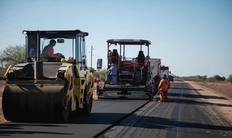 Continúa el asfaltado en la Ruta Provincial N° 6