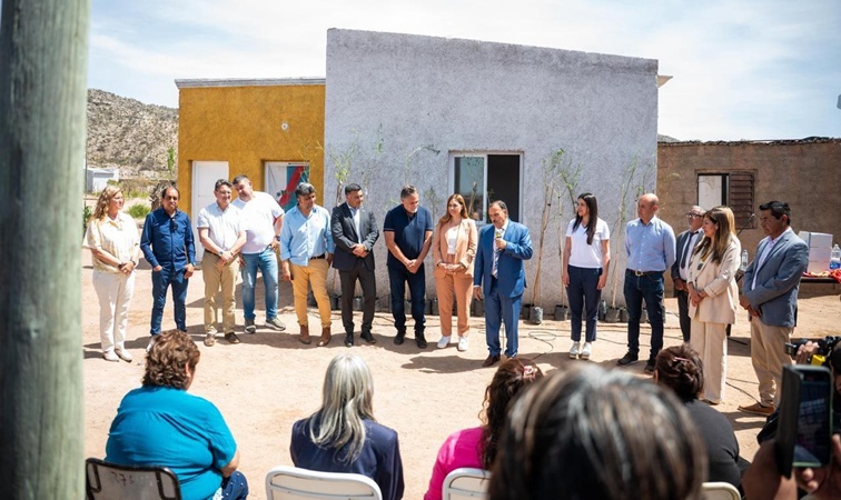 En Salinas de Bustos 19 familias recibieron sus viviendas