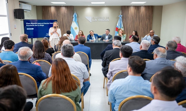 El gobernador recibió informes de plan para sector hídrico