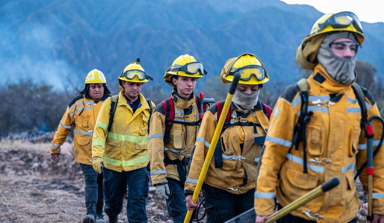 Múltiples focos de incendio son combatidos en la capital