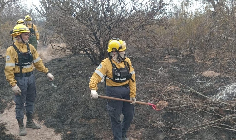 Intensos trabajos se llevan a cabo para apagar el incendio del Velasco